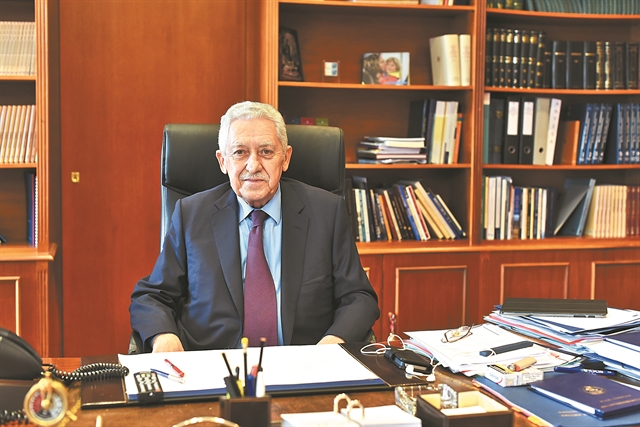 «Η κυβέρνηση θα συνεχίσει χωρίς εμπόδια…»