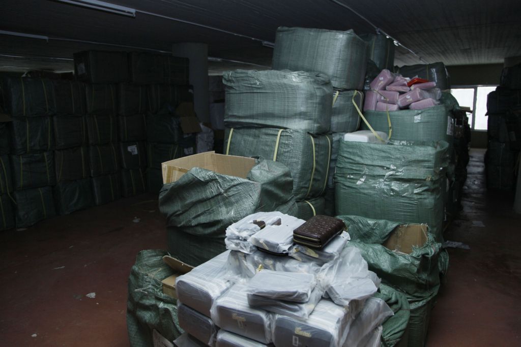 Συλλήψεις στη Ρόδο για διάθεση προϊόντων «μαϊμού»