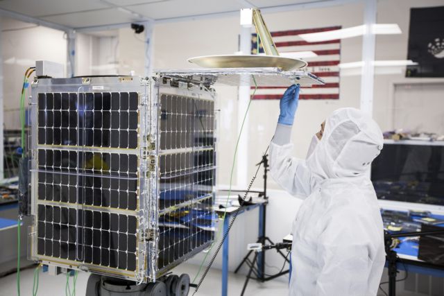 Ηρθαν οι Γερμανοί για τους μικροδορυφόρους του υπουργείου ΨΗΠΤΕ