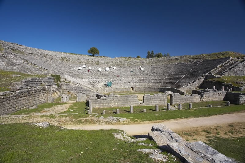 Δικτυώνονται πέντε αρχαία θέατρα της Ηπείρου