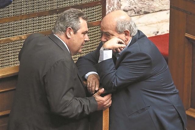 Παιχνίδια στη Βουλή για να σωθεί ο Καμμένος