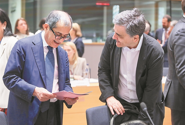 Ιταλικός κορσές μετά τη γραβάτα