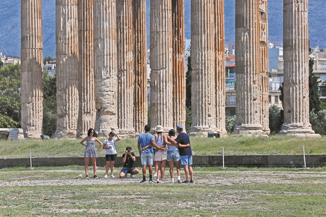Διακοπές με υγειονομικό διαβατήριο και κοινωνικό τουρισμό