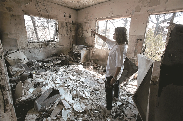 Ανοίγουν τα σπίτια τους στους πυρόπληκτους