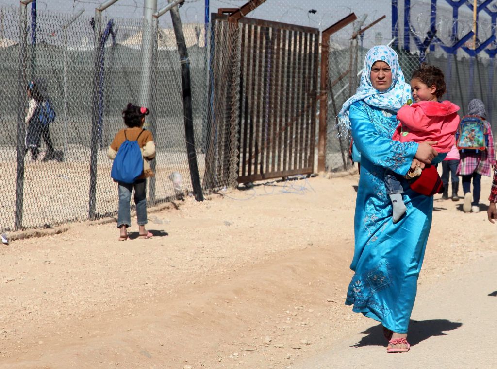 Χιλιάδες Σύροι πρόσφυγες εγκλωβισμένοι στα σύνορα της Ιορδανίας