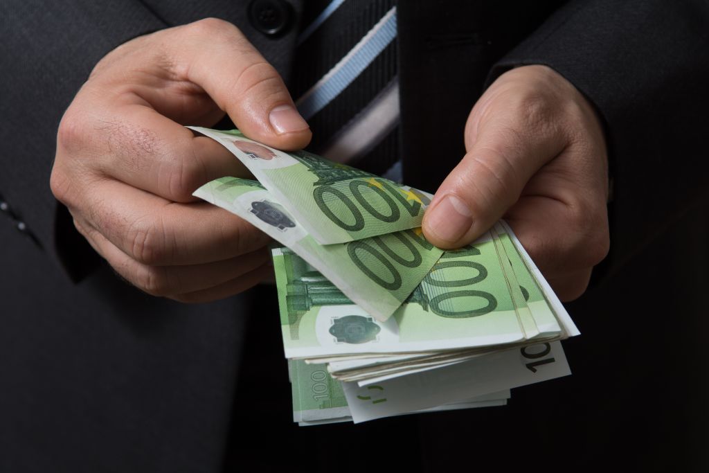 Σκάνδαλο με bonus σε ημετέρους υπαλλήλους στην Κρήτη