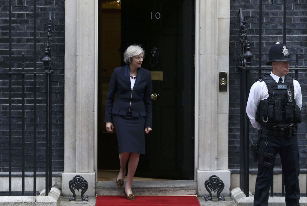 Οι Βρετανοί χάνουν την εμπιστοσύνη τους στους χειρισμούς της Μέι για το Brexit