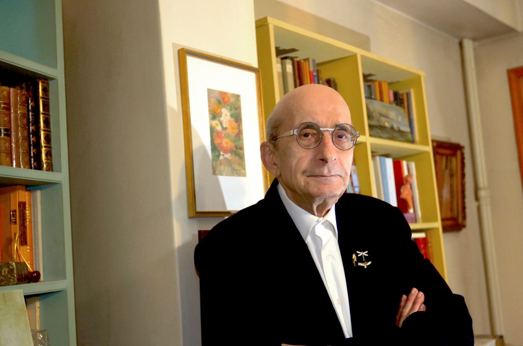 Μάνος Ελευθερίου : Γράφω τραγούδια για να βγάλω τα εσώψυχά μου