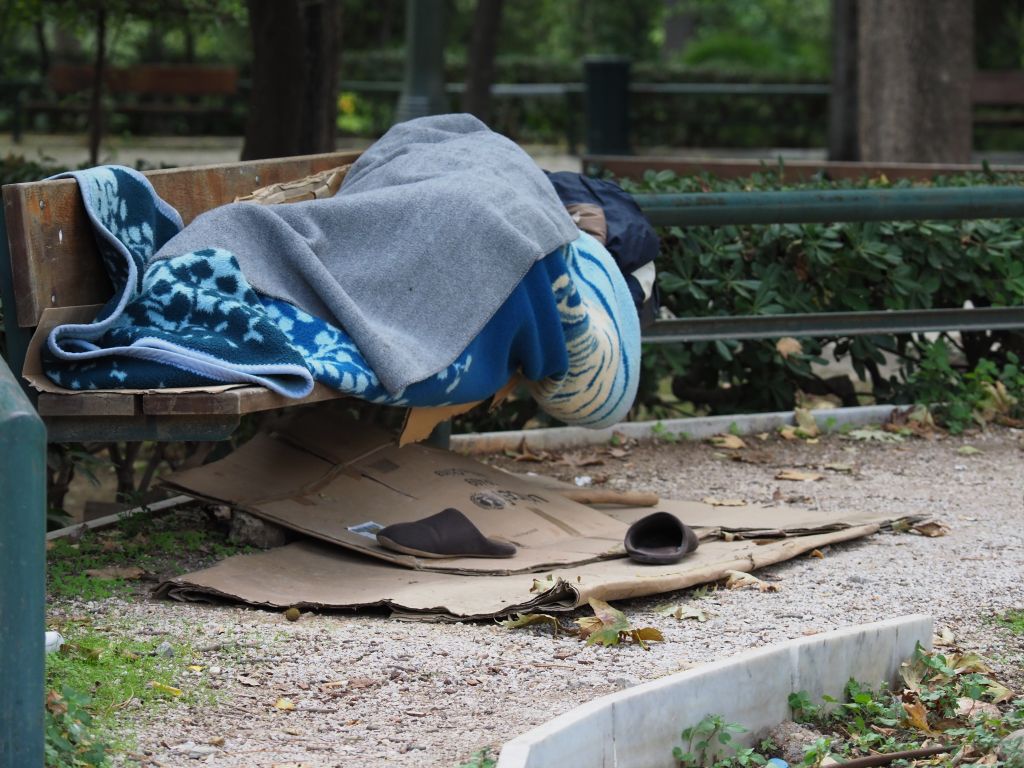 Τουλάχιστον  793 άστεγοι ζουν στην Αθήνα κυρίως Ελληνες κάτω των 44 ετών