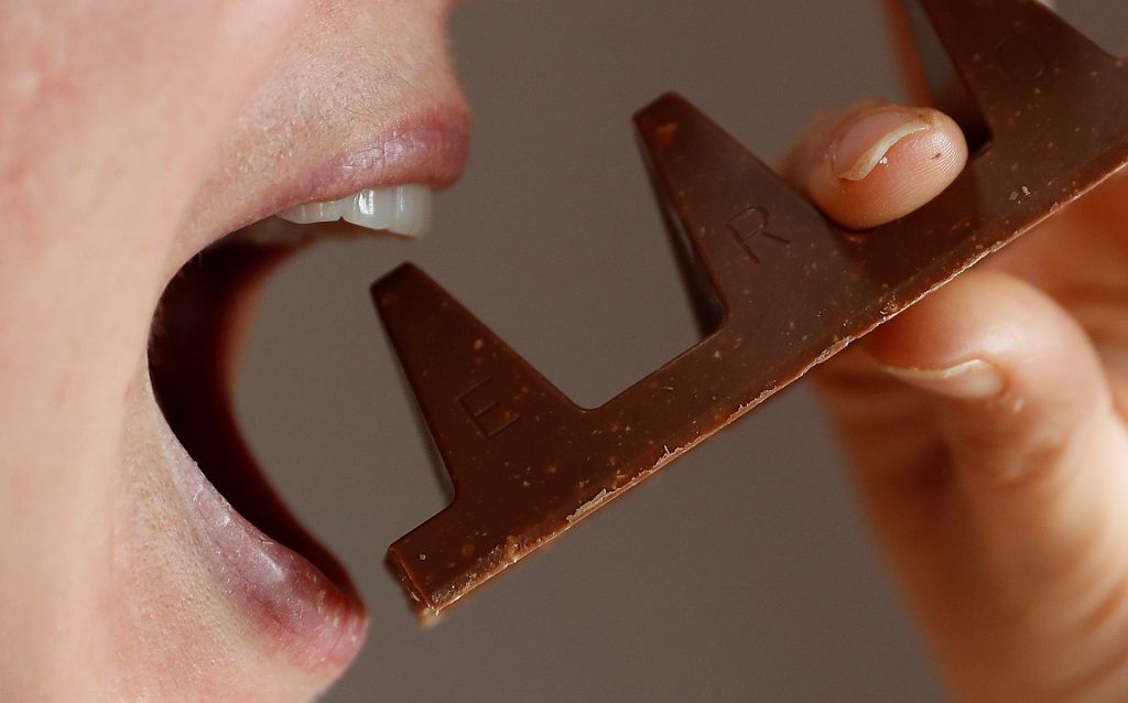 H σοκολάτα Toblerone επιστρέφει στο κλασικό της σχήμα