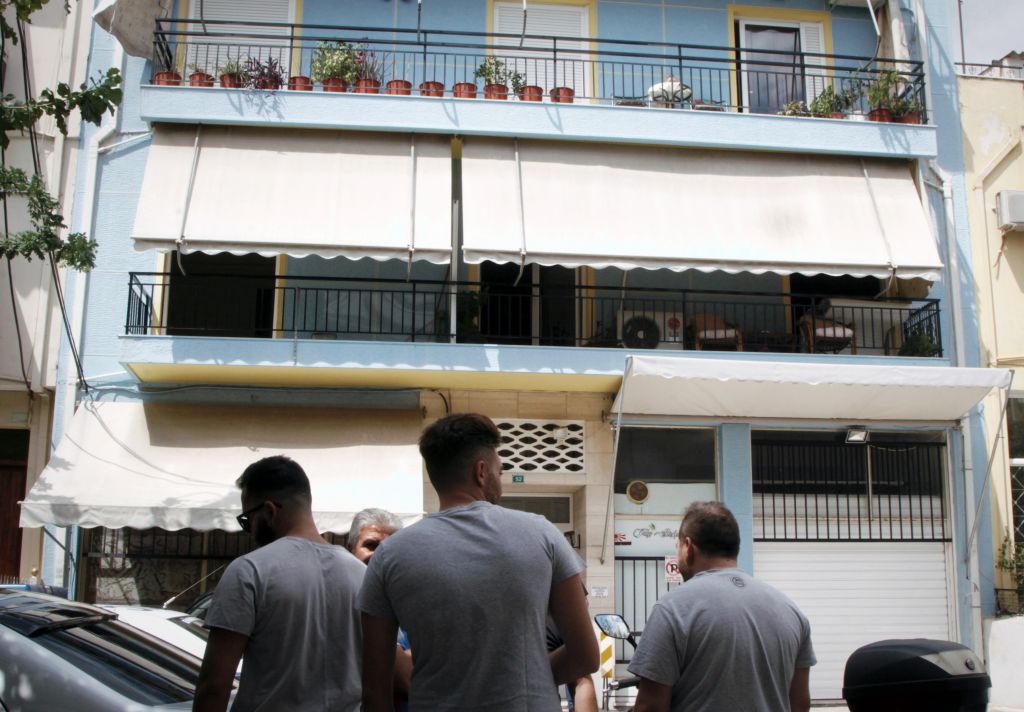 «Επρεπε να είχες αυτοκτονήσει» φώναζαν στον πατέρα-δολοφόνο της 18χρονης