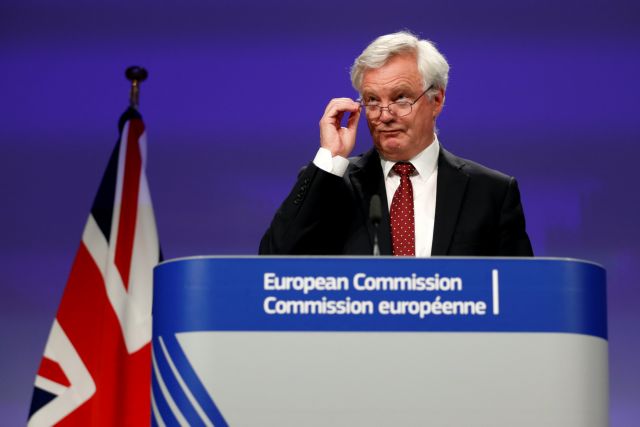 Νύχτα υπουργικών παραιτήσεων στη Βρετανία για το Brexit