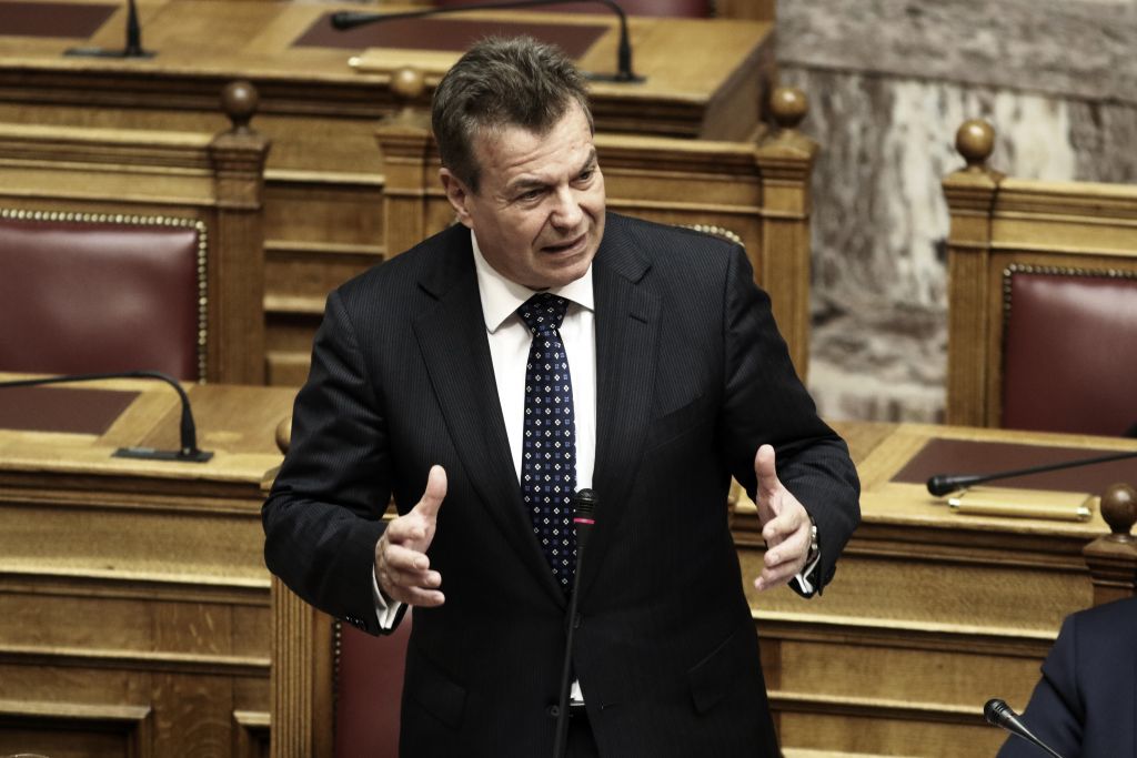 Εντονες αποδοκιμασίες κατά του υφυπουργού Τάσου Πετρόπουλου