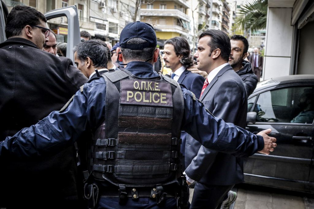 Πολιτικό άσυλο και στον τρίτο από τους «8» Τούρκους αξιωματικούς