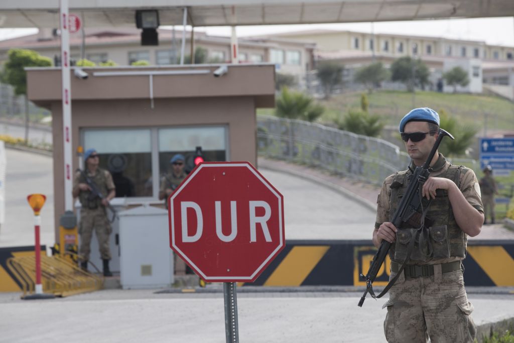 Τσαβούσογλου προς Τραμπ: Δεν δεχόμαστε απειλές για τον πάστορα