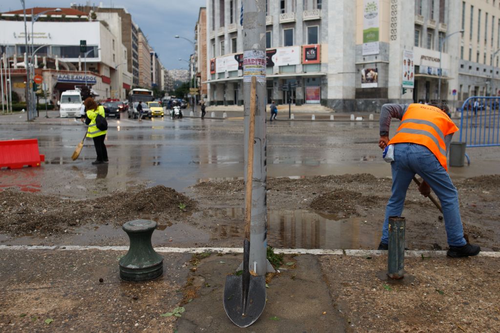 Προβλήματα στη Θεσσαλονίκη λόγω καταρρακτώδους βροχής και χαλαζόπτωσης
