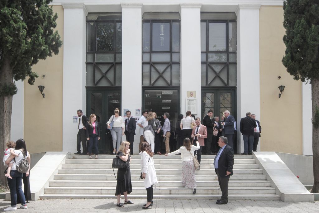 Συναγερμός στην Ευελπίδων – Εντοπίστηκε ύποπτο δέμα