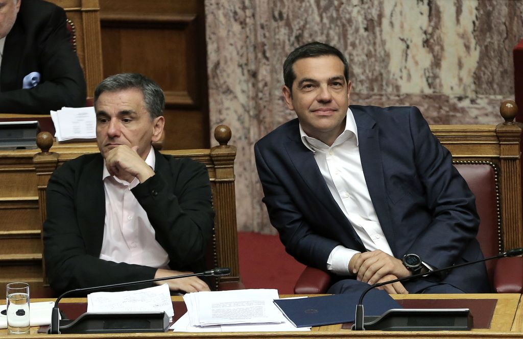 Οι σκληρές δεσμεύσεις και η νέα επιτροπεία