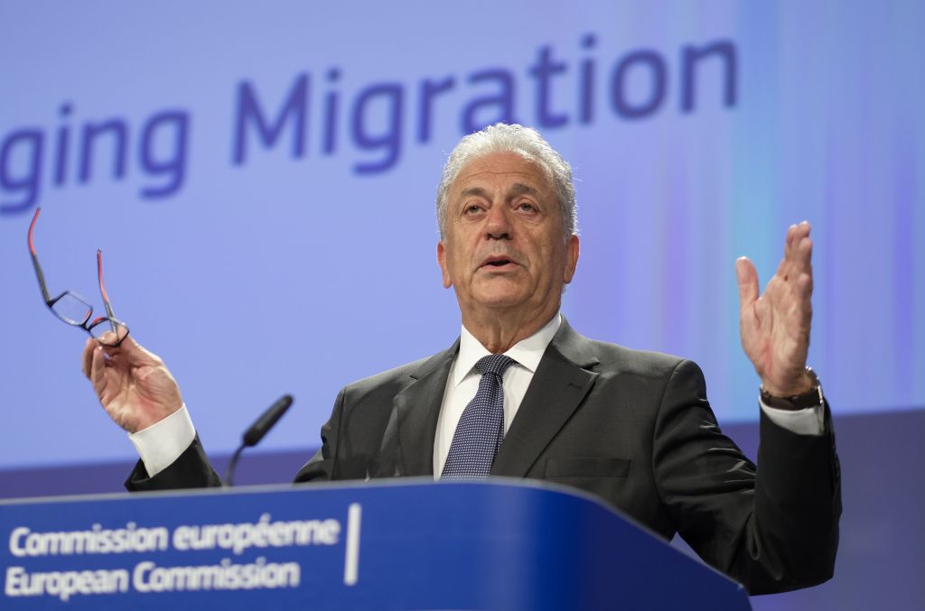 Αβραμόπουλος: Το μεταναστευτικό θα καθορίσει την ενότητα της ΕΕ