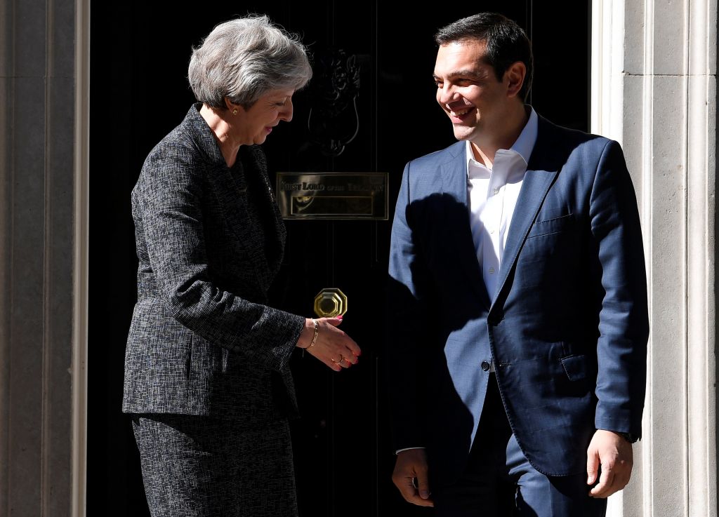 Μέι: Ετοιμη να συνδράμει την Ελλάδα η Βρετανία