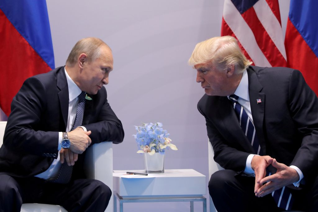Χωρίς «τρίτους» θέλει να γίνει η συνάντηση με τον Πούτιν ο Τραμπ