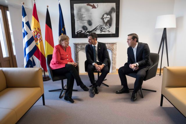 Ψάχνει αντίδοτο στη δημοσκοπική καταβύθιση