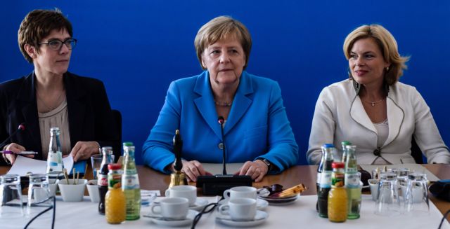 Κυβέρνηση στο χείλος του γκρεμού