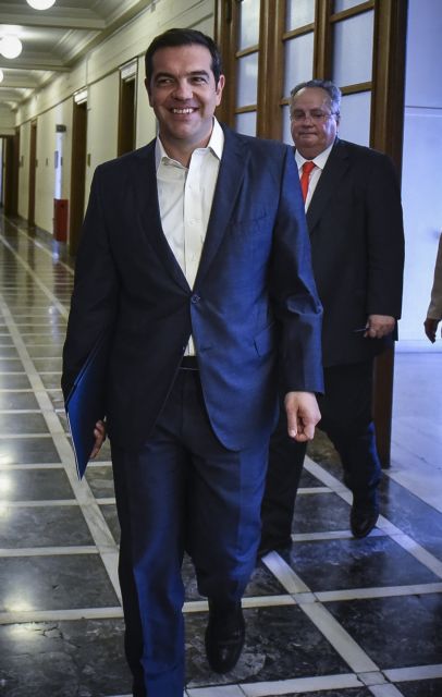 «Μασάζ» με παροχολογία και εκλογικά διλήμματα