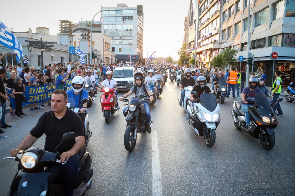 Διαμαρτυρία για τη Μακεδονία στο αεροδρόμιο της Θεσσαλονίκης