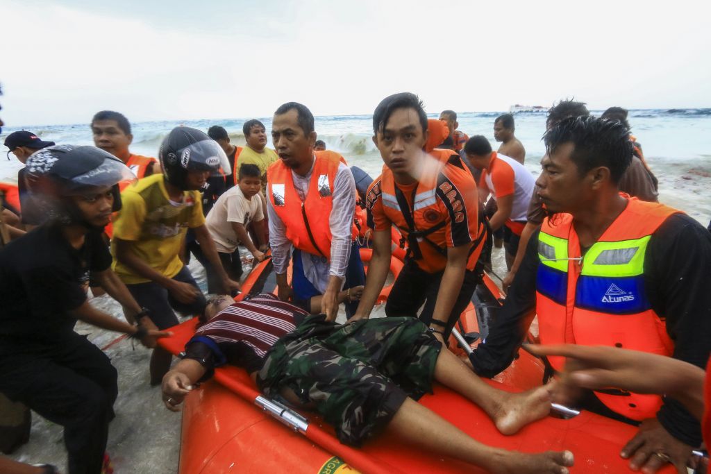 Ινδονησία: Ναυάγιο φέριμποτ με 16 νεκρούς