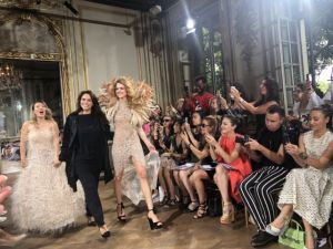 Η Σήλια Κριθαριώτη στους μεγάλους της διεθνούς haute couture