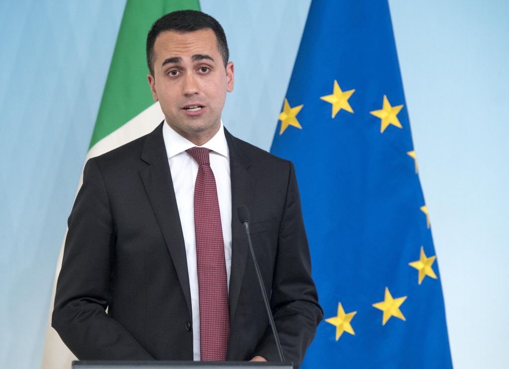 Ιταλία: Αρνείται τα σενάρια για έξοδο από το ευρώ ο Ντι Μάιο