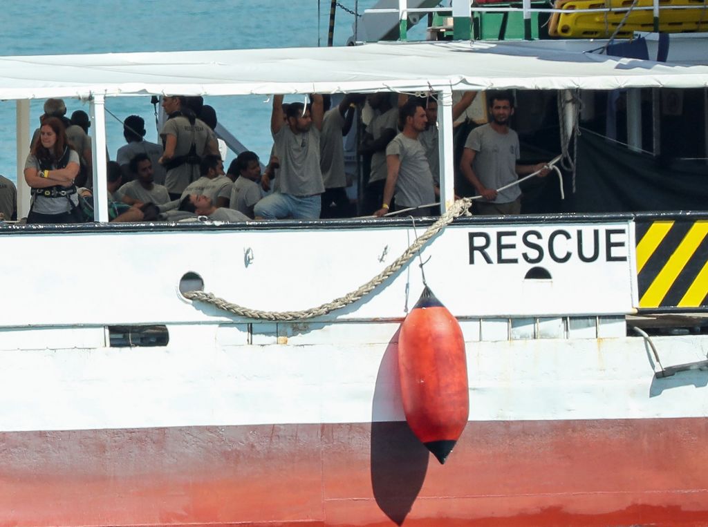 Η Βαρκελώνη ανοίγει το λιμάνι της σε 60 πρόσφυγες