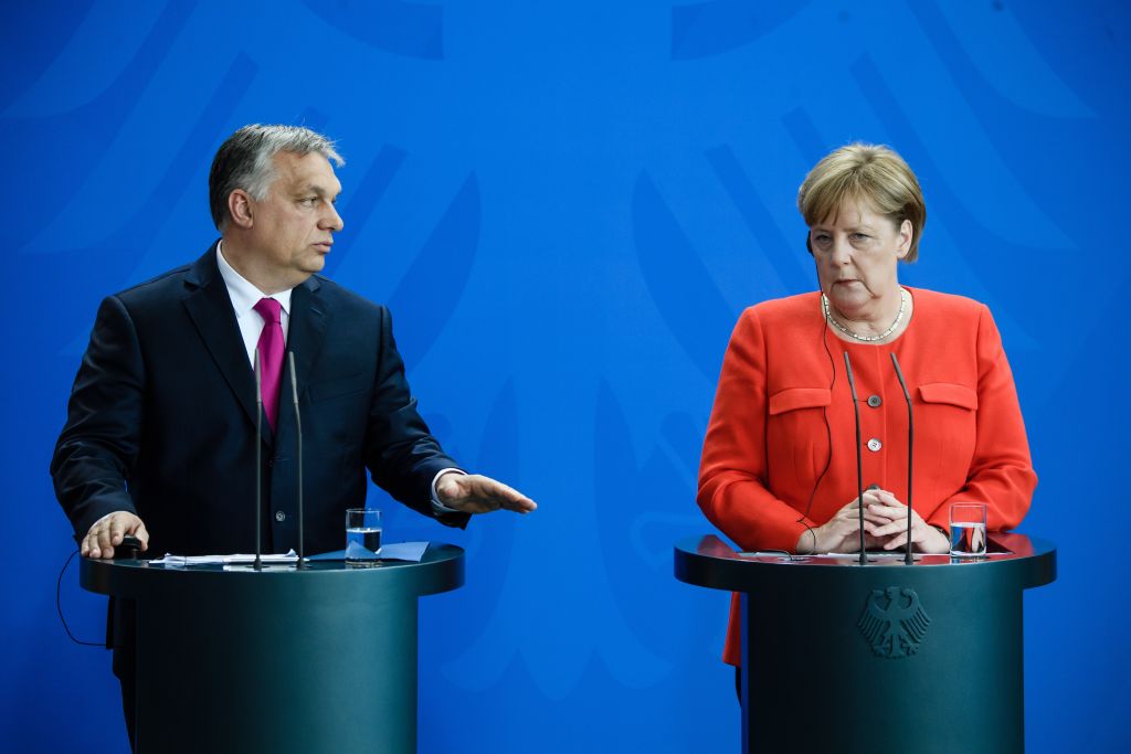 Κόντρα Μέρκελ – Ορμπάν σε συνέντευξη Τύπου