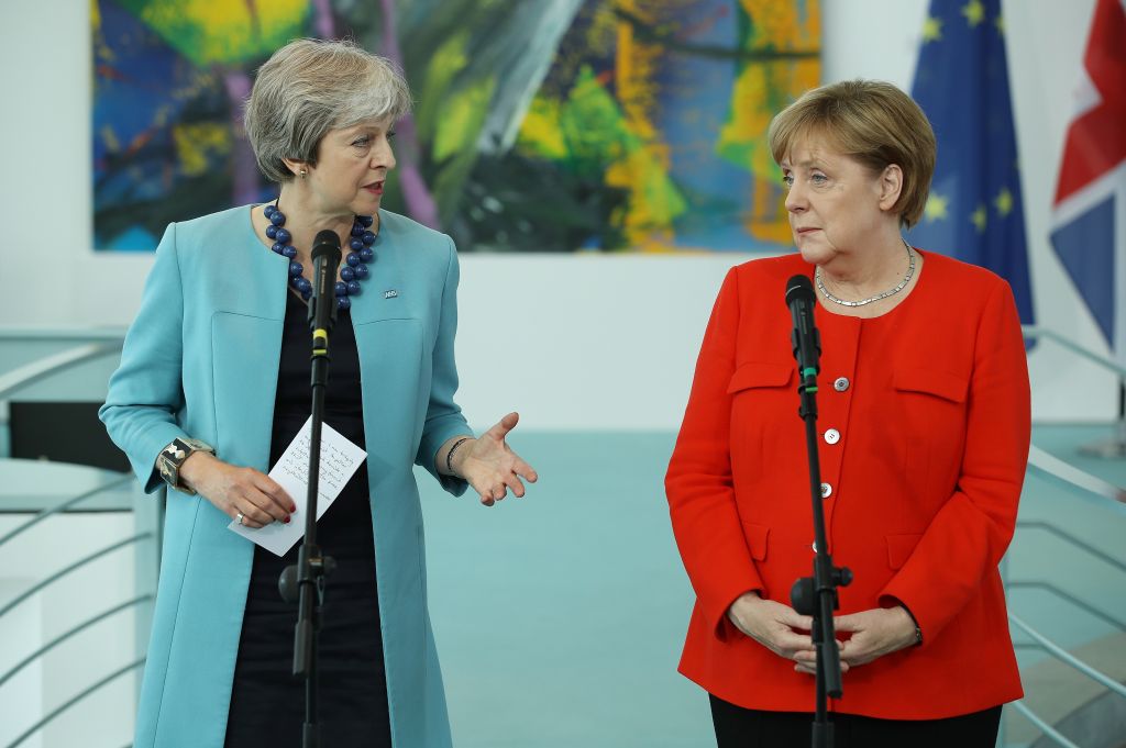 Ανήσυχη η Μέι για το νέο περιστατικό με νευροτοξίνες