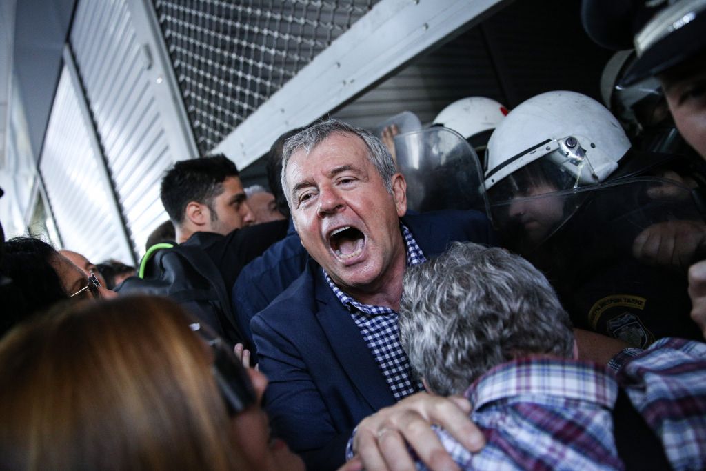 Ενταση και χημικά έξω από το υπουργείο Οικονομικών