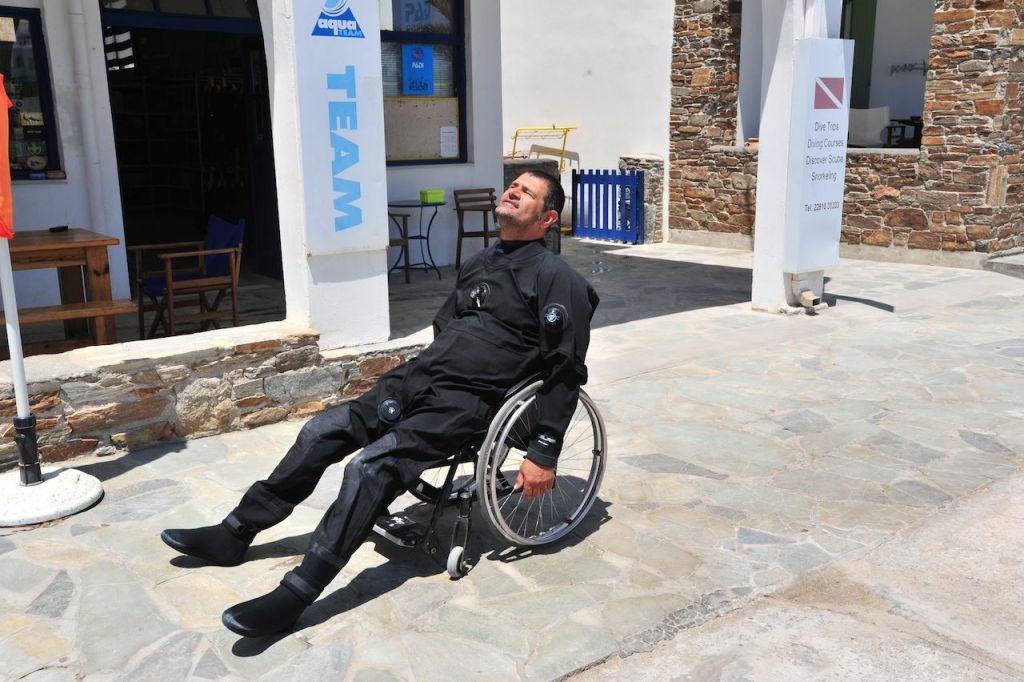 Η δύναμη της ψυχής: Ο παραπληγικός που κάνει καταδύσεις