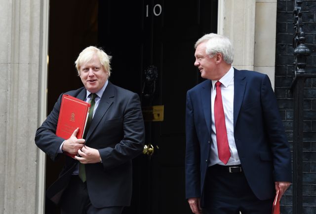 Βόμβα στην κυβέρνηση Μέι από τον Μπόρις Τζόνσον