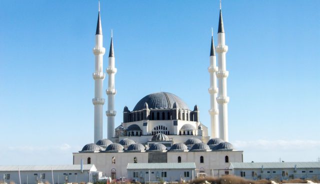 Το φαραωνικό τζαμί διχάζει τα Κατεχόμενα