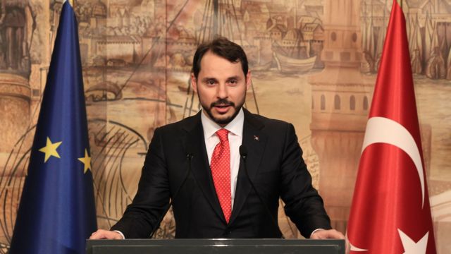 Βυθίστηκε η τουρκική λίρα μετά τον διορισμό του γαμπρού στο Οικονομικών