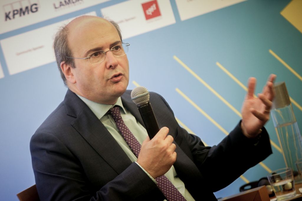 Χατζηδάκης: Αντί να ζητούν συγγνώμη κουνούν το δάκτυλο στα ίδια τα θύματα