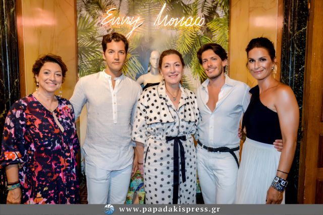 Ο πολιτικός, ο λαϊκός αοιδός και ο… Ρετζέπ