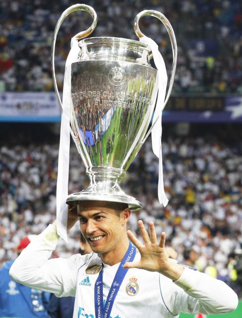 Κούνησε ασπρόμαυρο μαντίλι