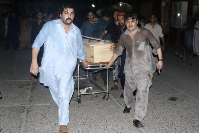 Σκοτώθηκε πολιτικό στέλεχος σε πολύνεκρη επίθεση στο Πακιστάν