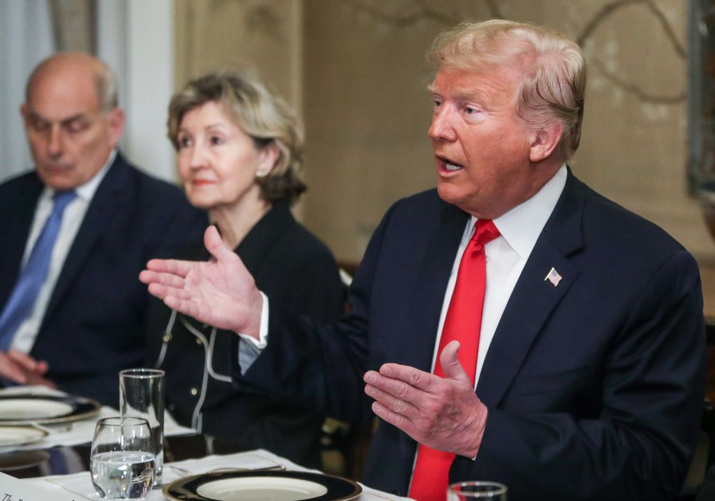 Σύνοδος ΝΑΤΟ: Ο Τραμπ συνεχίζει την «γκρίνια» για τις αμυντικές δαπάνες