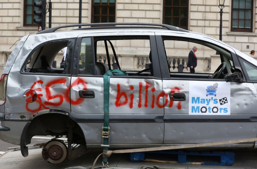 Το Λονδίνο παρουσιάζει τη Λευκή Βίβλο για τη μελλοντική του σχέση με την ΕΕ