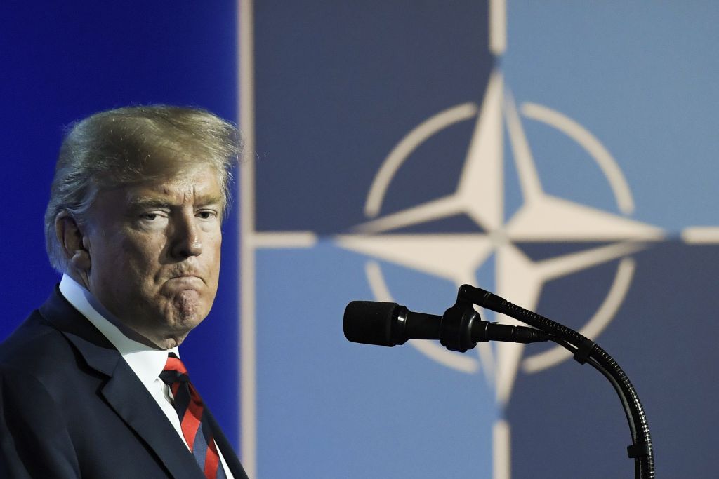 Politico: Επικίνδυνη η ρητορική Τραμπ στη σύνοδο του ΝΑΤΟ