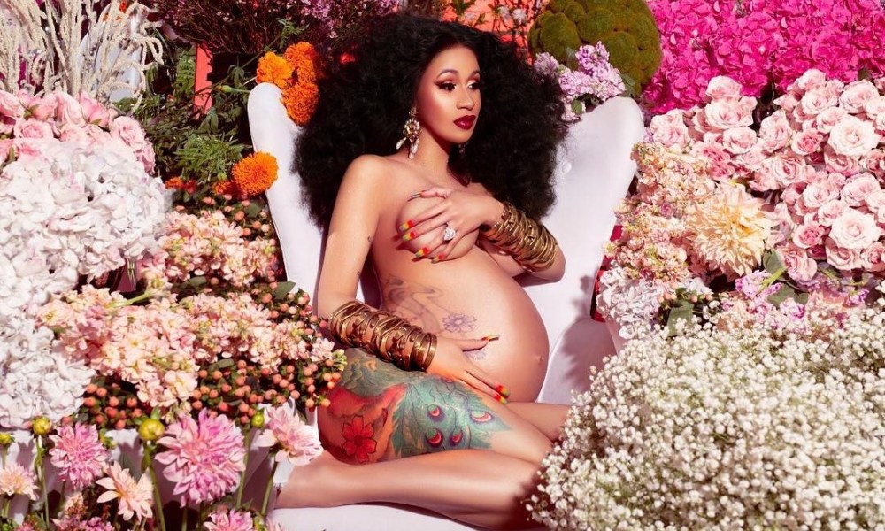 Η Cardi B γέννησε και το ανακοίνωσε με φωτογραφία στο Instagram