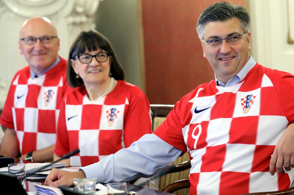Κροατία : Οι υπουργοί έβαλαν φανέλες της εθνικής ποδοσφαίρου (βίντεο)