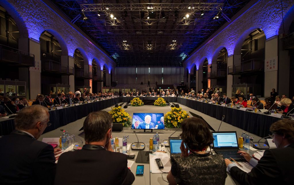 Χωρίς απτά αποτελέσματα η σύνοδος ΥΠΕΣ για το προσφυγικό